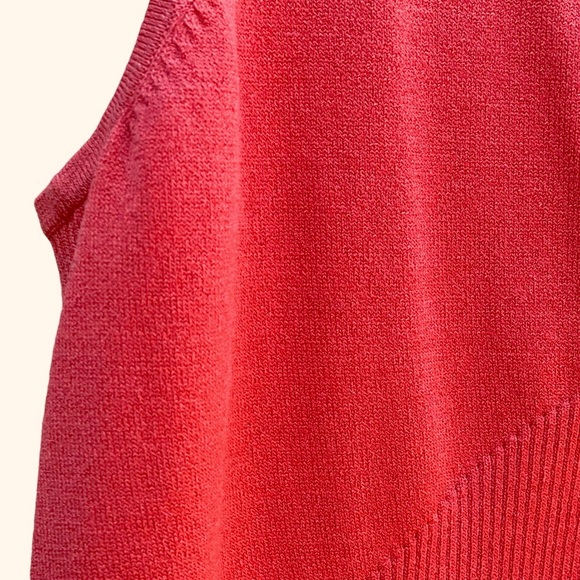 Stunning Silk Blend Sleeveless with Striking Broach - Women’s Size 14 - Picture 3 of 4